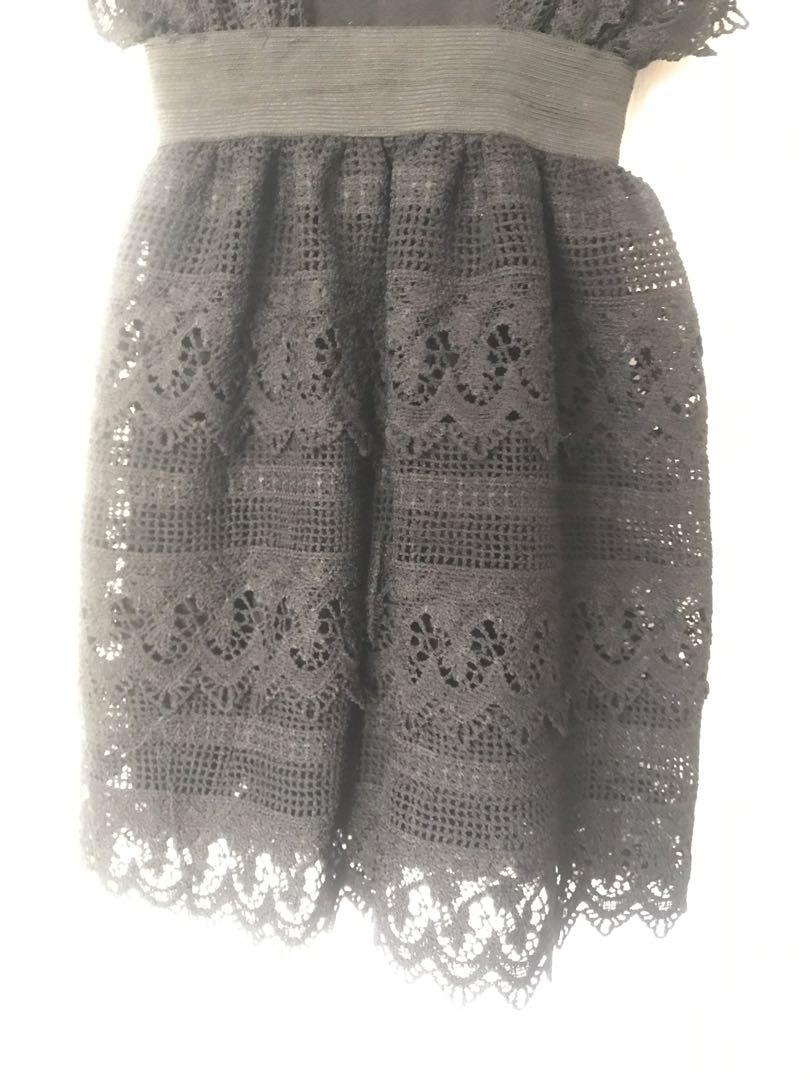 LACED MINI BLACK JUMPER (Category: Dresses) located in Capas. Submitted by stuffandgo (Listing ID 1158861813, Image 3). Description: Fits S to M Chic 🤩🤩🤩 With inner bodycon mini dress.