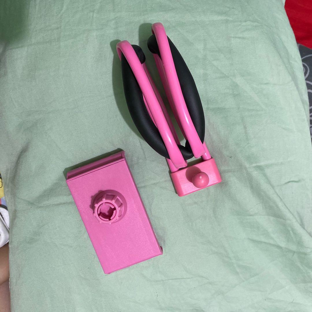 Cellphone/mobile Lazy pod neck holder (Category: Mounts & Holders) located in Caloocan City. Submitted by Pisces0307 (Listing ID 1158797568, Image 2). Description: Di nagagamit. No issue. Rfs: decluttering.