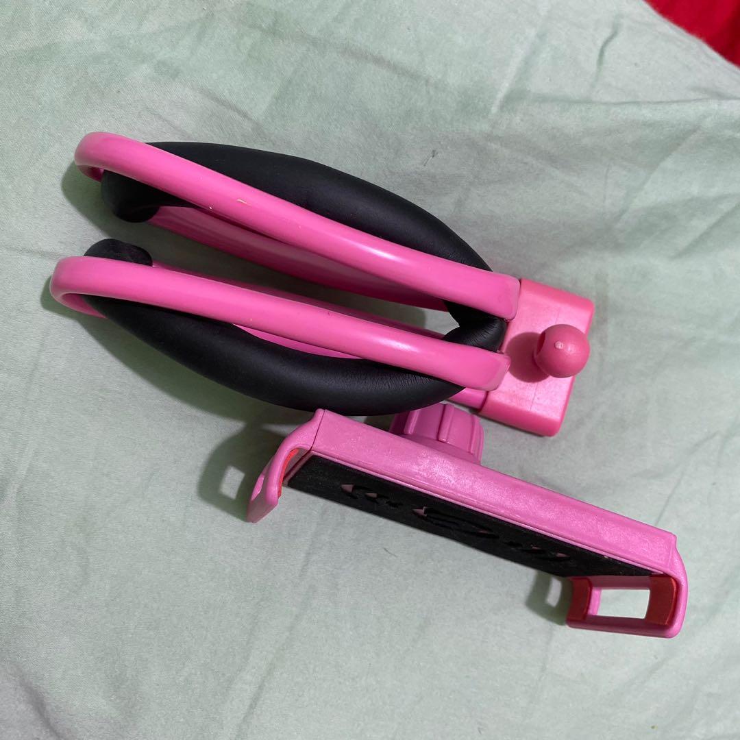 Cellphone/mobile Lazy pod neck holder (Category: Mounts & Holders) located in Caloocan City. Submitted by Pisces0307 (Listing ID 1158797568, Image 3). Description: Di nagagamit. No issue. Rfs: decluttering.