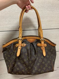 (Category: ) located in . Submitted by somethingfrommycloset_ (Listing ID 1158713872, Image 1). Description: .