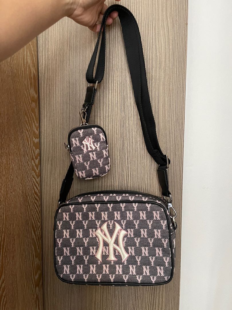 NY Yankees Monogram Jacquard Mini Cross Bag Black/White