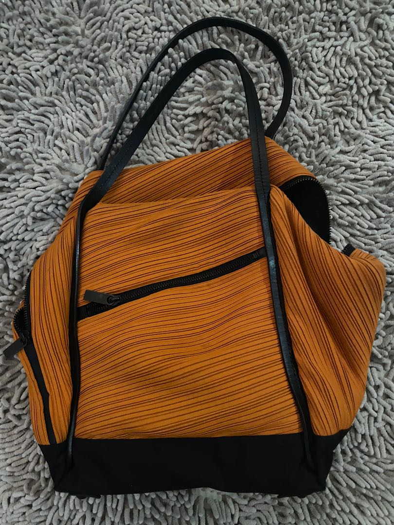 Pleats Please Issey Miyake small black bag, Fesyen Wanita, Tas & Dompet di  Carousell