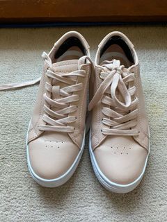 (Category: ) located in . Submitted by corner.closet (Listing ID 1158783979, Image 1). Description: .