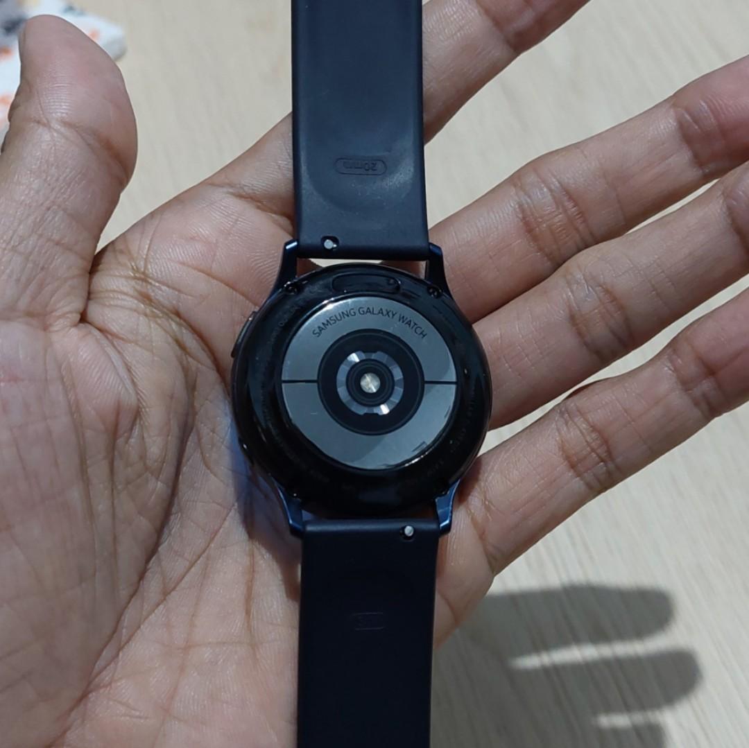 Samsung Galaxy Watch Active 2 40mm Resmi Indonesia, Telepon Seluler \u0026  Tablet, Lainnya di Carousell