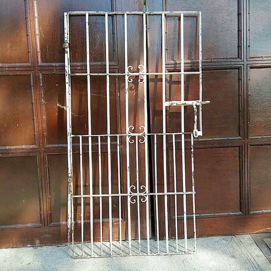Iron safety gate discount