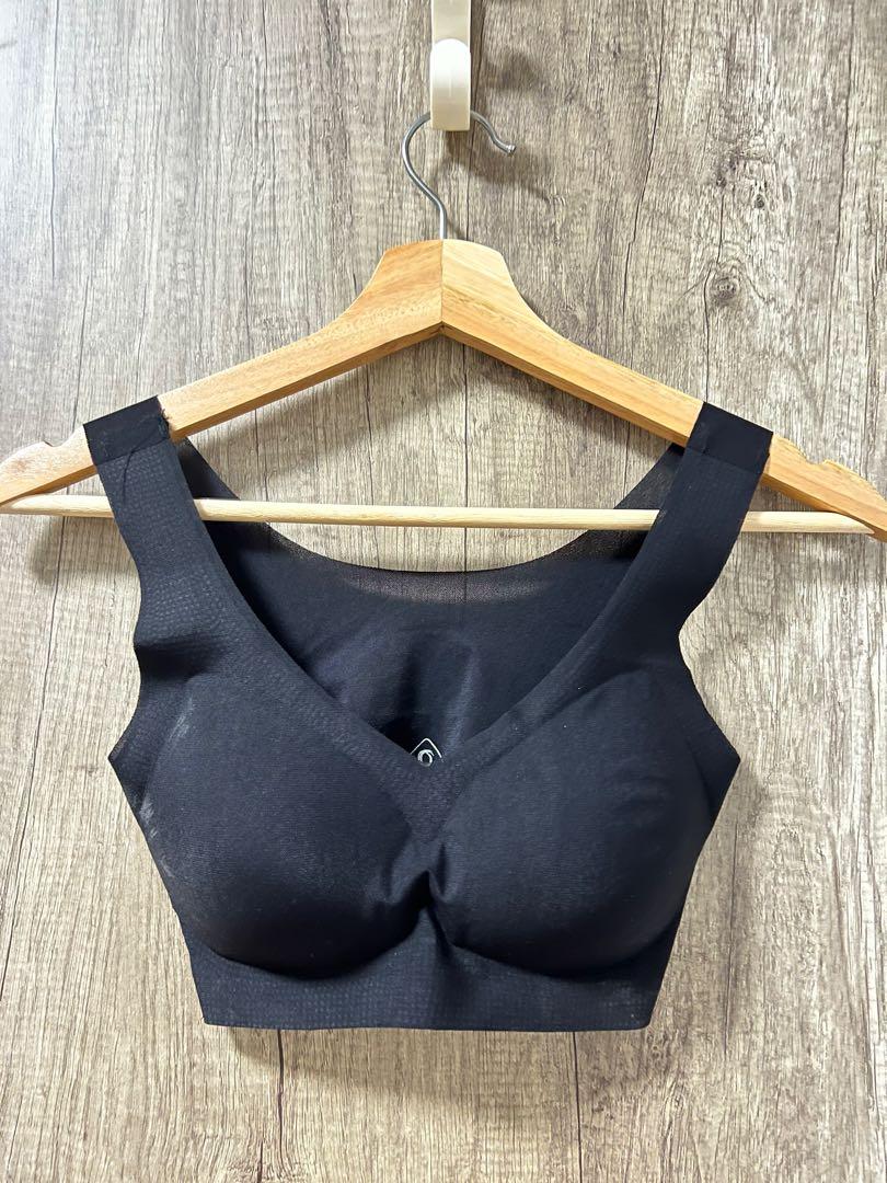Black Basic Bralette (Category: New Undergarments & Loungewear) located in Singapore. Submitted by cleravi (Listing ID 1158952021, Image 1). Description: Completely brand new comes with plastic bag. Also available in grey..