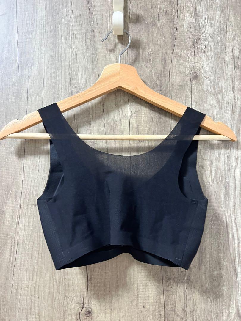 Black Basic Bralette (Category: New Undergarments & Loungewear) located in Singapore. Submitted by cleravi (Listing ID 1158952021, Image 2). Description: Completely brand new comes with plastic bag. Also available in grey..