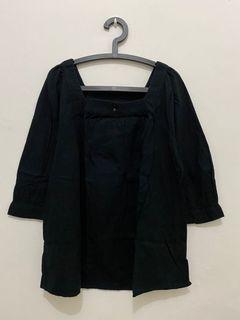 Blouse Hitam Kerah Square