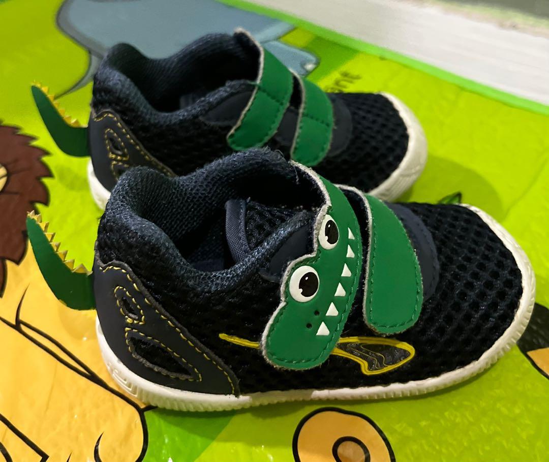Dr. Kong Baby Shoes (Category: Babies & Kids Fashion) located in Manila. Submitted by mrtnkthri (Listing ID 1158956617, Image 3). Description: Size 20 Used for 5 mos only once lang nagamit outdoor nung binyag nya. With box pa We choose comfortable shoes for our baby co its important when training them to walk. .