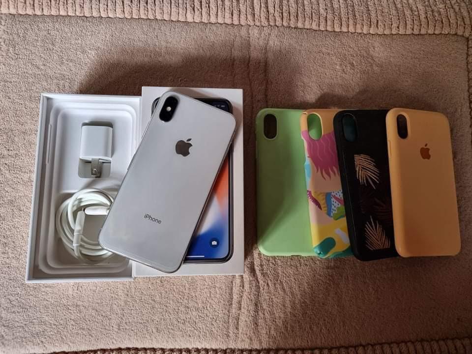 IPHONE X 256GB GLOBELOCKED (Category: iPhone X Series) located in Caloocan City. Submitted by ombretedaniellemariz.deer (Listing ID 1158874573, Image 1). Description: Iphone X 256GB globelocked Silver 74% battery health normal peak Truetone/face id working No issue With box same imie, charger Selling 14,500 Open for swap Pm your offer North caloocan/fairview Open for door to door delivery add delivery fee.
