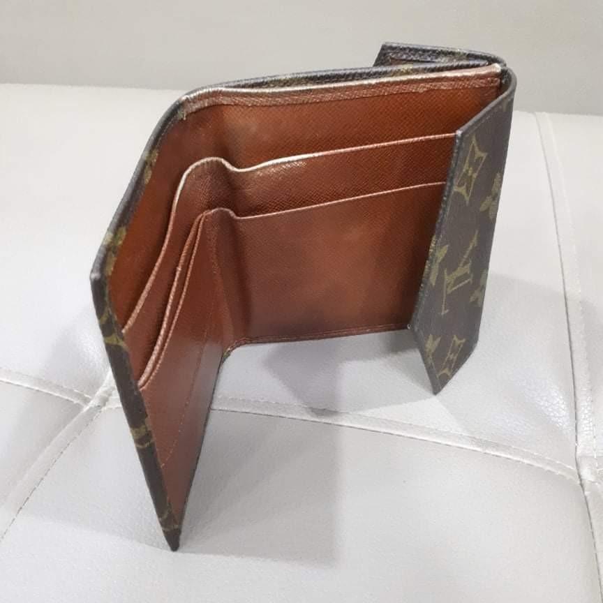 Louis Vuitton Monogram Short Wallet (Category: Luxury Bags & Wallets) located in Taguig. Submitted by esa.agustin (Listing ID 1158891657, Image 2). Description: Original Louis Vuitton Monogram short wallet. With box. Made in France.