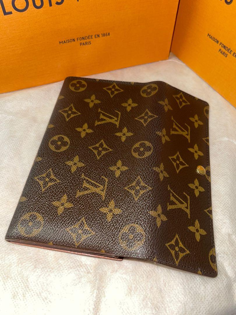 Louis Vuitton LV luggage tag Monkey year hot stamp charm, Women's Fashion,  Bags & Wallets, Purses & Pouches on Carousell