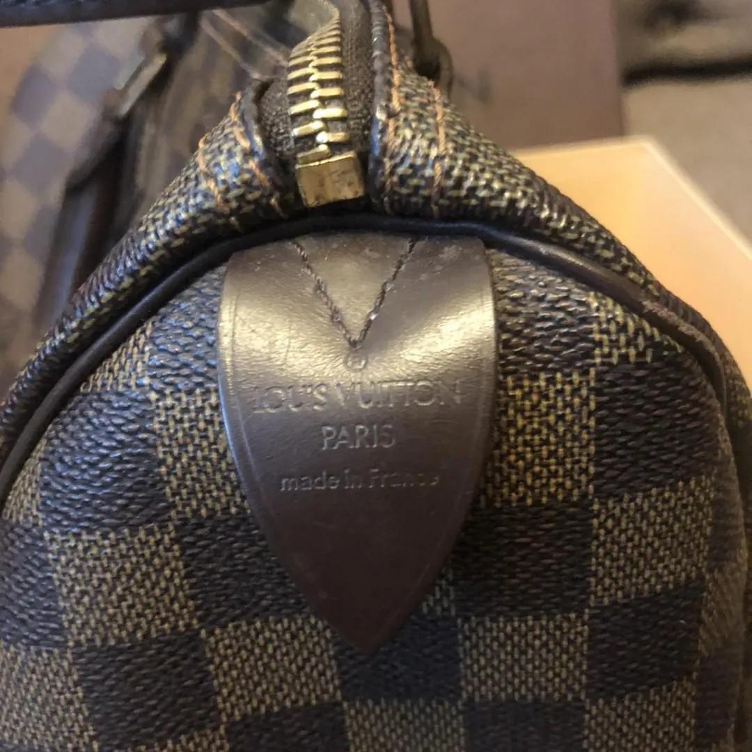 lv damier speedy 25 (Category: Luxury Bags & Wallets) located in Manila. Submitted by 29chi (Listing ID 1158983117, Image 3). Description: ptp admin selling authentic lv damier well used with light scratches and slight stain inside the bag pm for inquiries thank you.