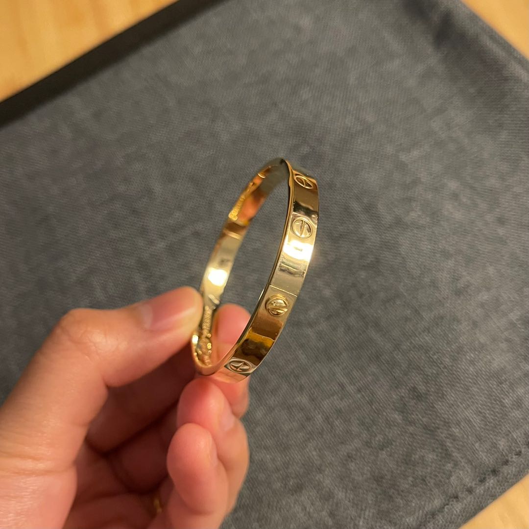 Cartier bracelet saudi discount gold