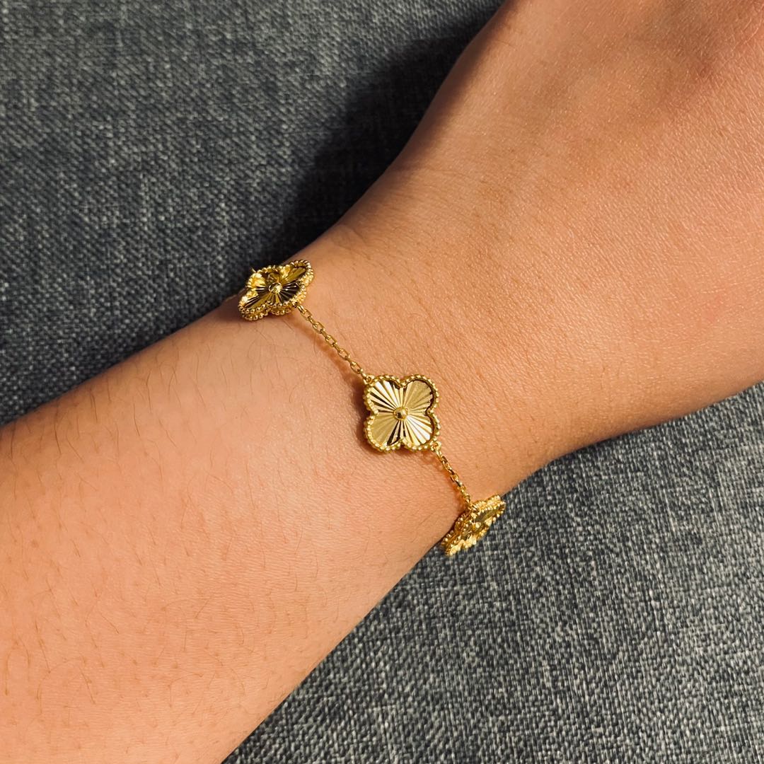 Vca gold deals alhambra bracelet