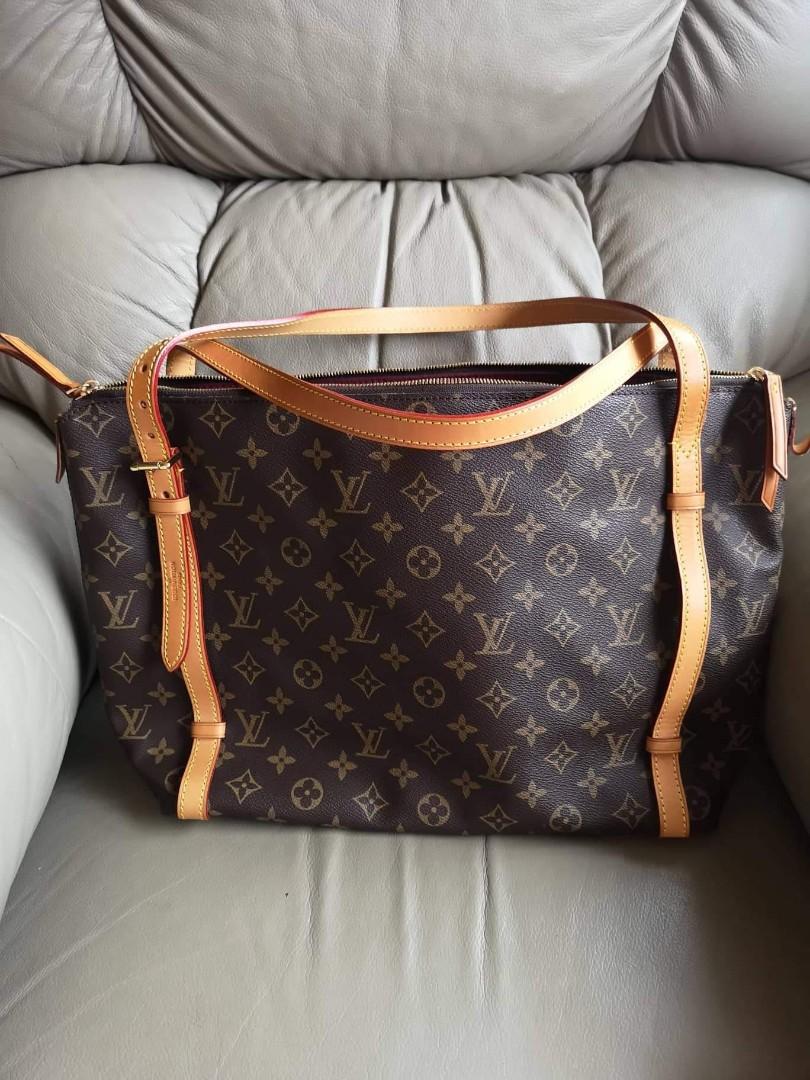 Preloved (Category: Luxury Bags & Wallets) located in Cabuyao City. Submitted by cheng23 (Listing ID 1158582910, Image 3). Description: Preloved Class A in good condition with dust bag inclusion a little darker color due to keeping never used.