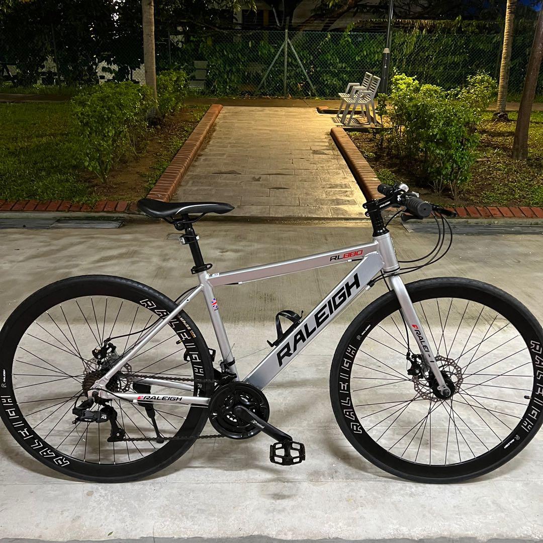 Raleigh hybrid bike RL880 on off road bicycle 24 speed disc brake