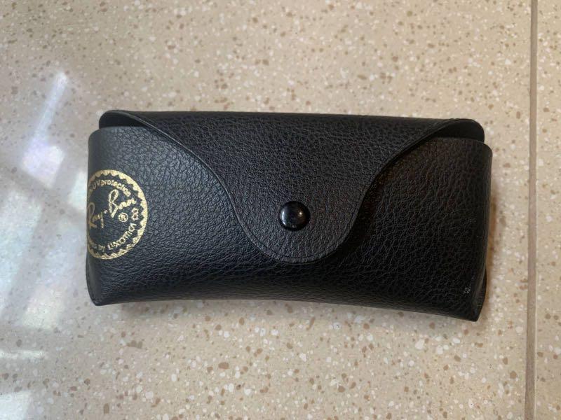 Ray-ban Wayfarer Sunglasses (Category: Sunglasses & Eyewear) located in Quezon City. Submitted by at883 (Listing ID 1158900621, Image 3). Description: Ray-ban original wayfarer classics are the most recognizable style in the history of sunglasses. Included accessories: Case • cleaning cloth • frame description Frame description • Shape: square • Frame color: white • Material: acetate Lens information • Class: 3 • Color: brown • Treatment: solid c
