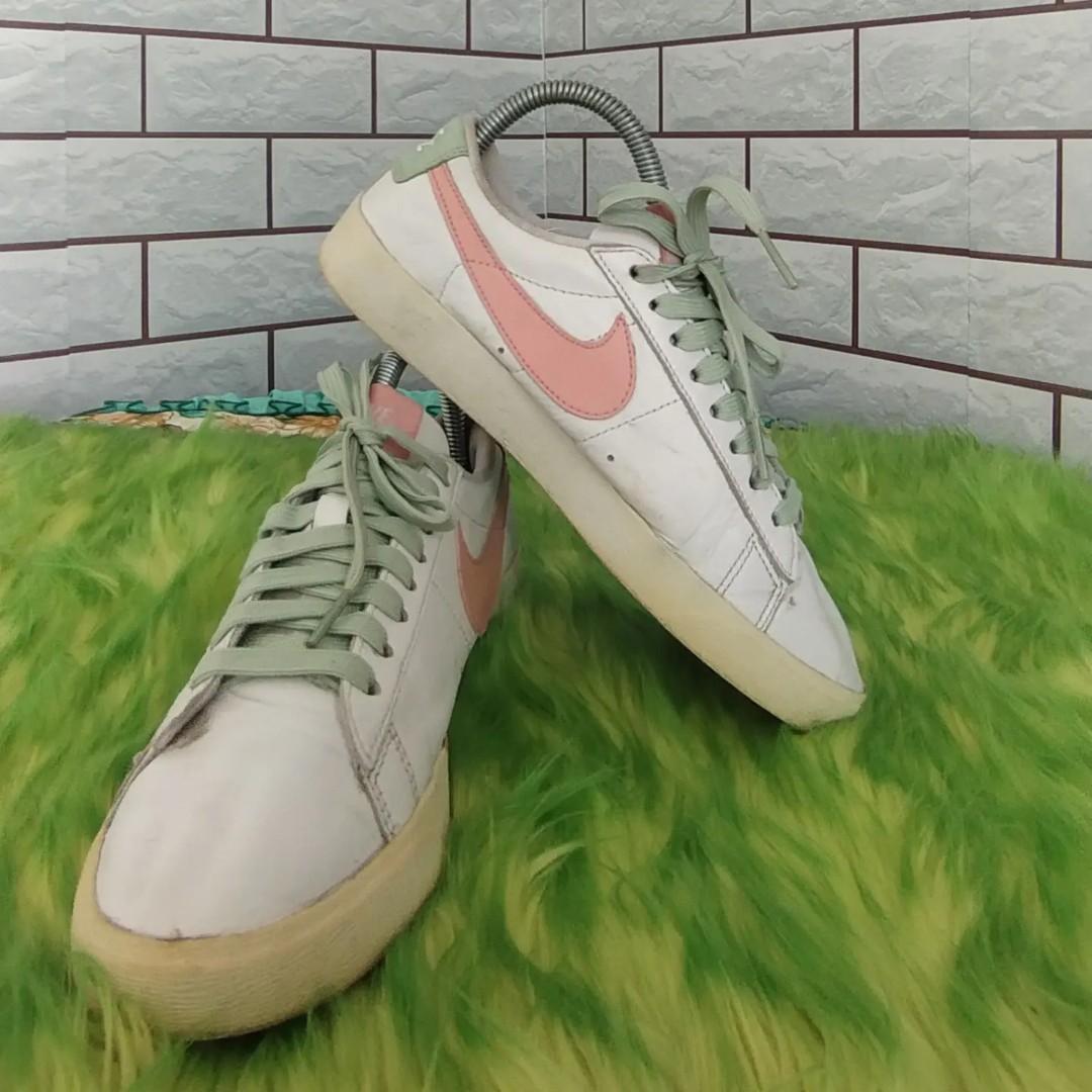 Sepatu Nike Blazer Low LE White Coral 