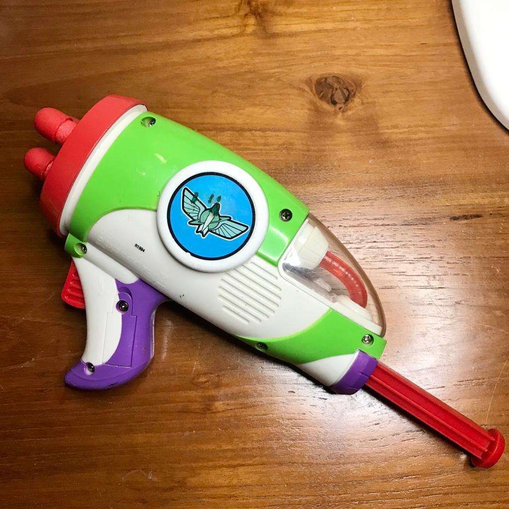 Toy story/ Buzz lightyear gun/ Disney Pixar / Mattel, Hobbies & Toys