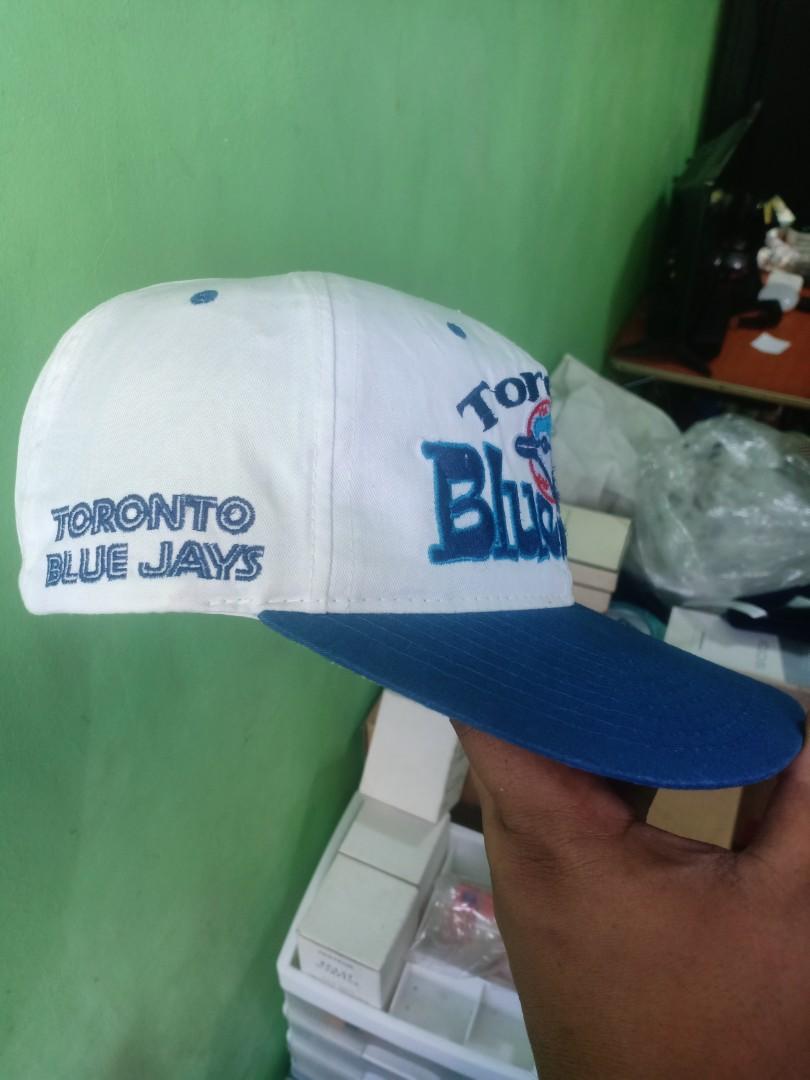 VINTAGE TORONTO BLUE JAYS CAP (Category: Caps & Hats) located in Marikina City. Submitted by donjuan141986 (Listing ID 1158535586, Image 2). Description: 100% LEGIT Toronto blue jays.