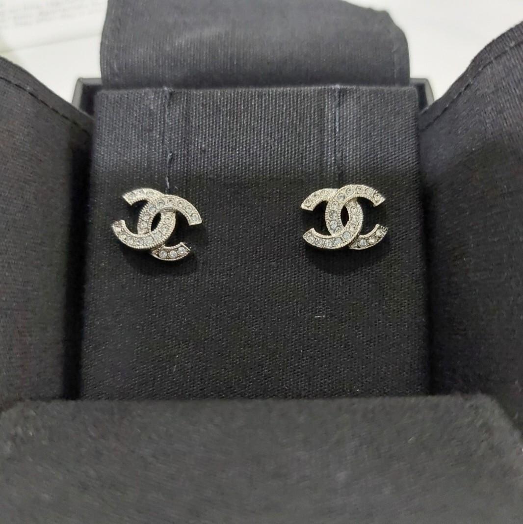 Chanel classic outlet earrings cc