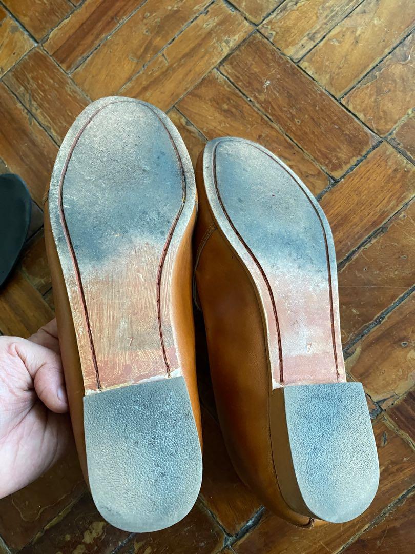 Andante Brown Smoking Loafers (Category: Loafers) located in Quezon City. Submitted by malassezia (Listing ID 1159200256, Image 3). Description: Well-loved pair of smoking loafers from Andante. Very comfy to wear the whole day, can walk in them for long periods. Selling low because of some peeling (as seen in photos) Last photo from Andante website No return/refund policy No when worn photos available Shipping c/o buyer MOP: BDO/GCash/UnionBank.