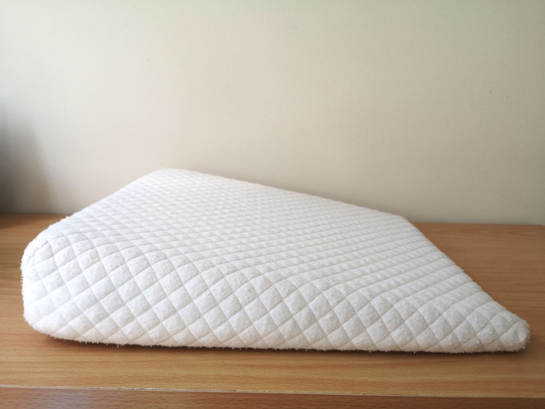 Anti reflux inclined pillow / cushion for infants / babies, Babies