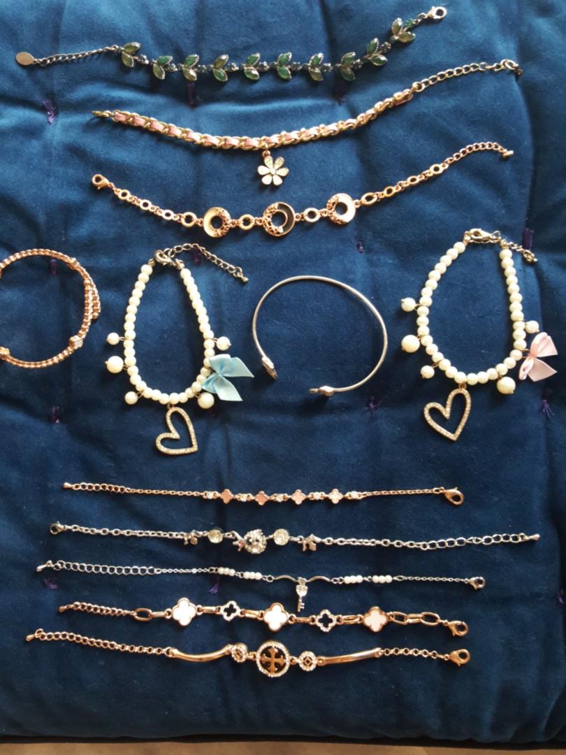 Bundle Assorted Bracelets (Category: Bracelets) located in Petaling Jaya. Submitted by carissa5 (Listing ID 1159084367, Image 1). Description: From RM5 to RM20.