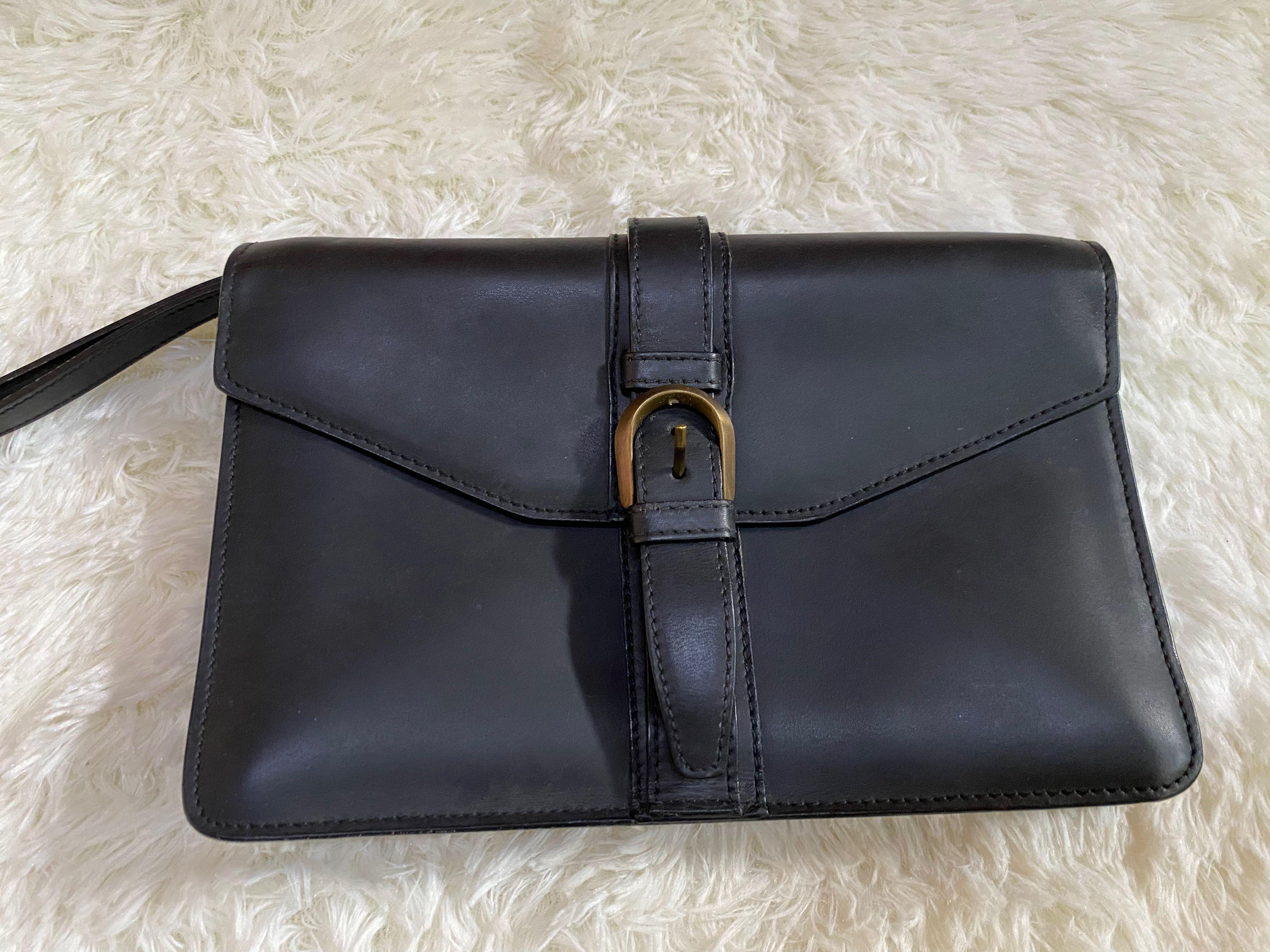 Authentic Bally clutch (Category: Luxury Bags & Wallets) located in Cagayan de Oro. Submitted by riggstuffs (Listing ID 1159125318, Image 1). Description: Guaranteed Authentic Bally clutch Made in Italy Genuine leather material Exterior and interior are in very good condition With lock and key. DISCLAIMER: Riggstuffs is not affiliated or associated with any brand posted. All trademarks and copyrights belong solely to the original brand owner(s)..