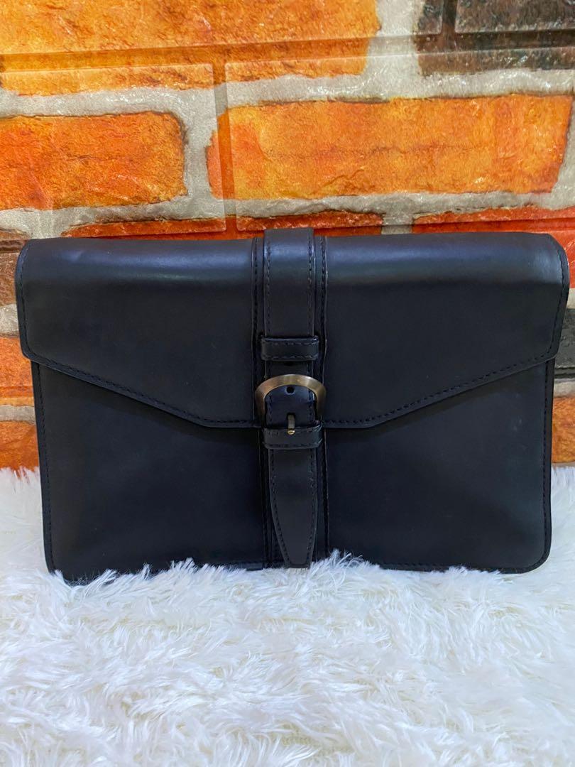 Authentic Bally clutch (Category: Luxury Bags & Wallets) located in Cagayan de Oro. Submitted by riggstuffs (Listing ID 1159125318, Image 2). Description: Guaranteed Authentic Bally clutch Made in Italy Genuine leather material Exterior and interior are in very good condition With lock and key. DISCLAIMER: Riggstuffs is not affiliated or associated with any brand posted. All trademarks and copyrights belong solely to the original brand owner(s)..