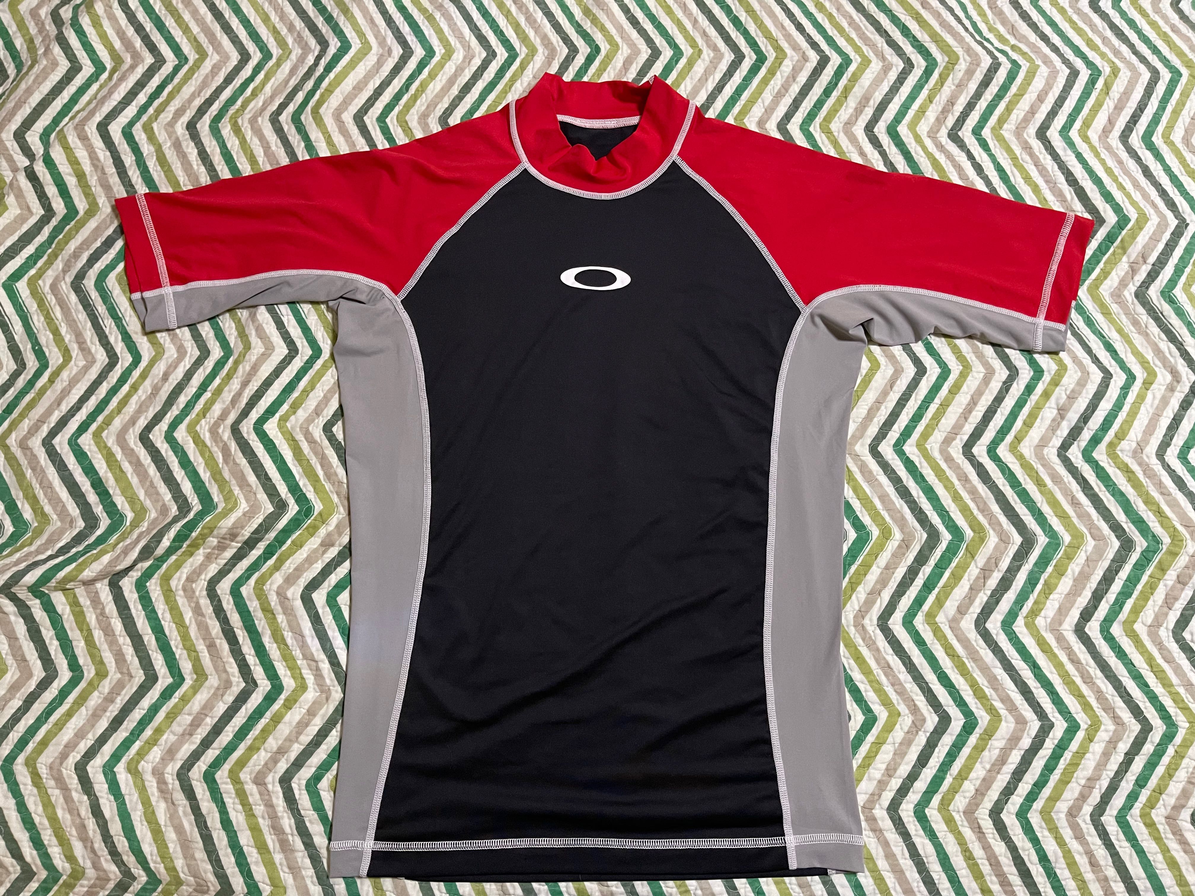 Authentic Oakley Rash Guard, Men's Fashion, Activewear on Carousell