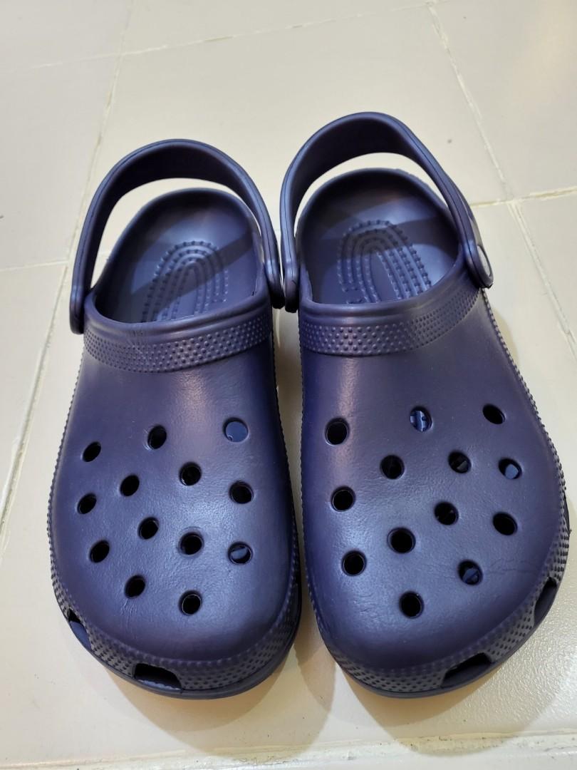 mens crocs size 8