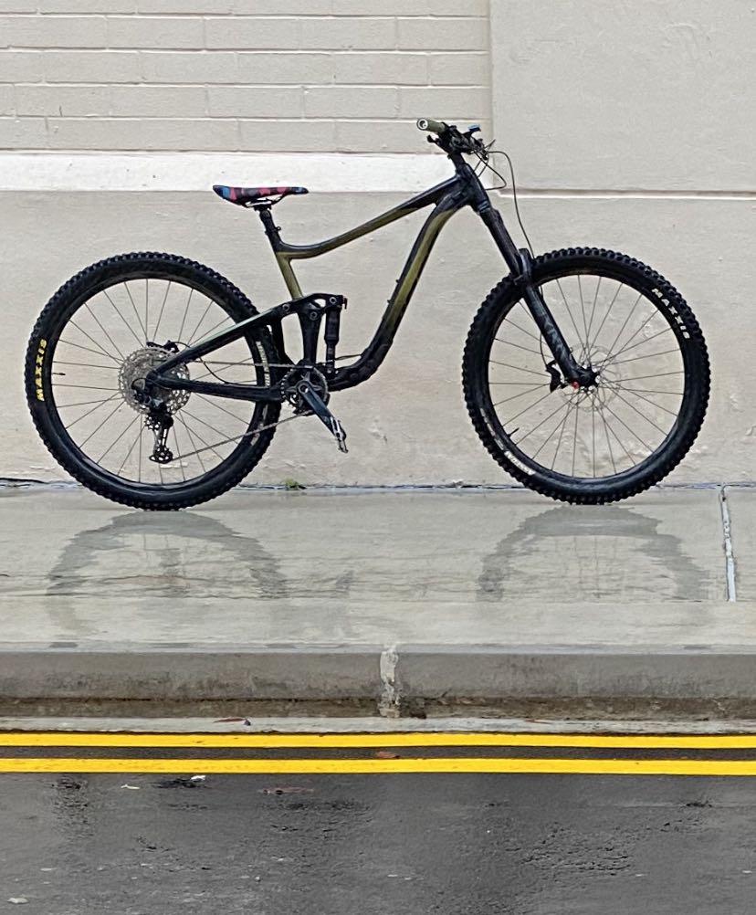 Giant Reign 2 2021 size L Sports Equipment Bicycles Parts