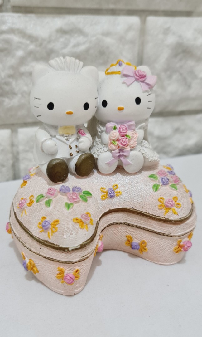 hello kitty and dear daniel wedding cake topper