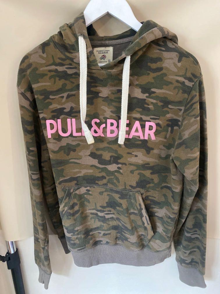 Hoodie Army PULL N BEAR Fesyen Pria Pakaian Atasan di Carousell