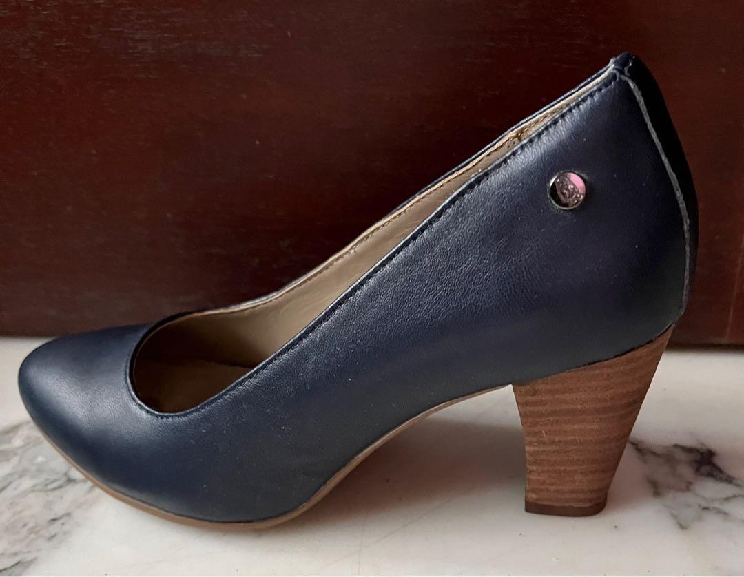 Navy pumps size 7 clearance