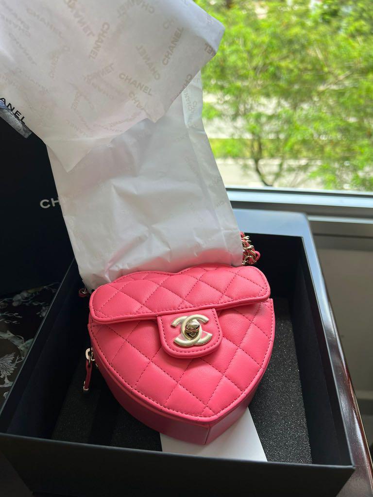 INSTOCK Chanel 22S Small Heart Bag in Pink