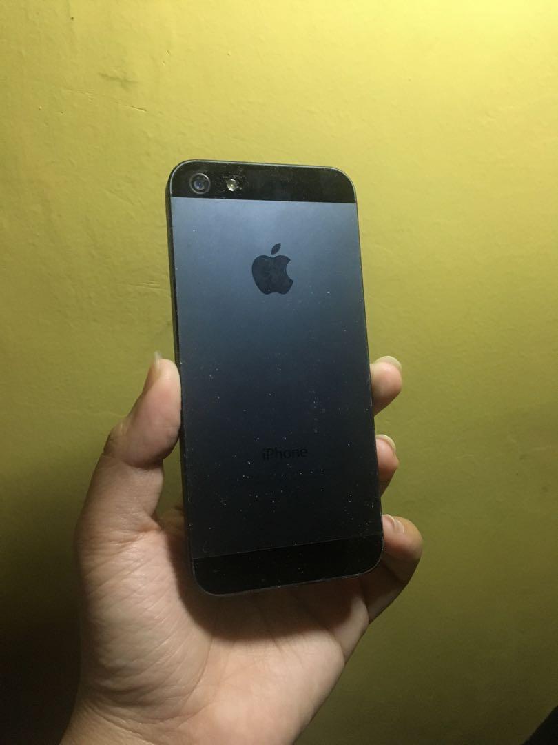 Iphone 5 broken LCD (Category: Others) located in Malaybalay. Submitted by misonim (Listing ID 1159156505, Image 2). Description: Iphone 5 broken LCD with 2 cases and tempered glass Black color.