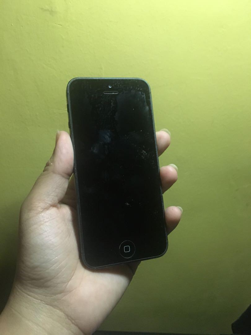 Iphone 5 broken LCD (Category: Others) located in Malaybalay. Submitted by misonim (Listing ID 1159156505, Image 1). Description: Iphone 5 broken LCD with 2 cases and tempered glass Black color.