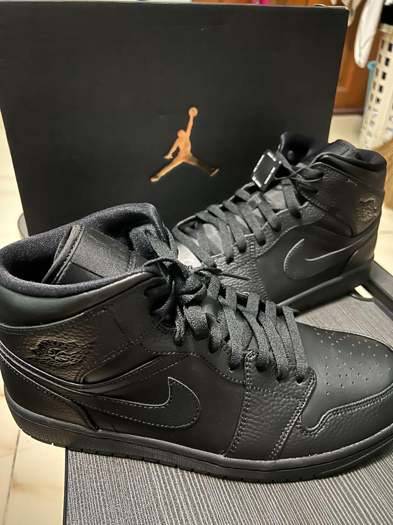 Nike air jordan deals 1 mid triple black