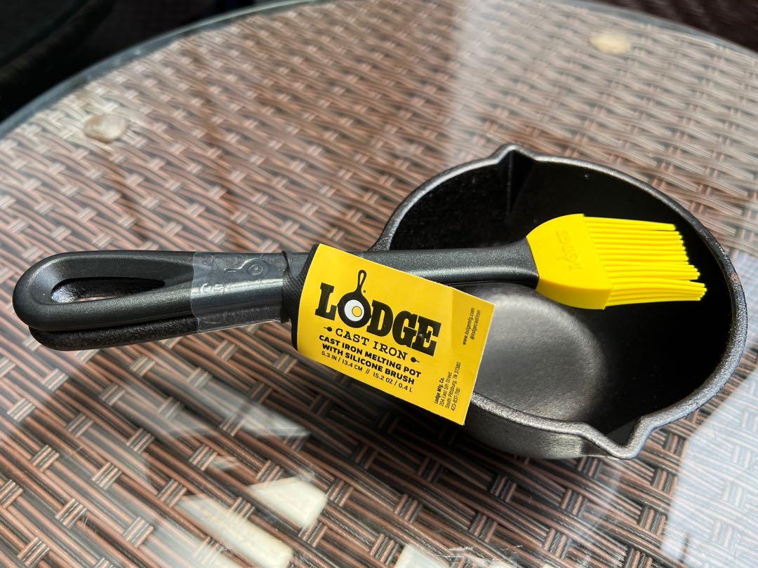 Lodge LMPB21 15 oz. Pre-Seasoned Cast Iron Melting Pot with Silicone  Basting Brush