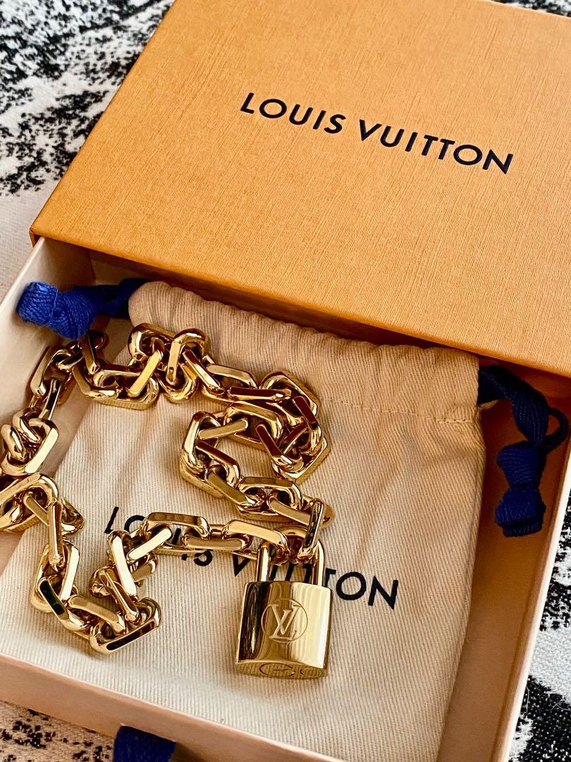 Louis Vuitton LV Edge Cadenas Pendant Necklace Metal Gold 17517717