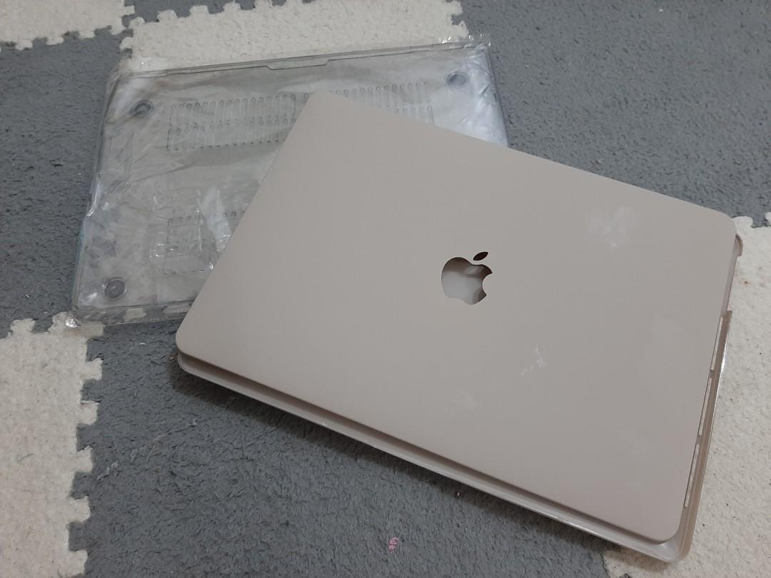 MacBook Pro 2017 case, screen protector and keyboard protector (Category: Laptop Bags & Sleeves) located in Mandaluyong City. Submitted by kinergy04 (Listing ID 1159181589, Image 1). Description: Selling my preloved cases and accessories. Includes 2 cases, silicon keyboard protector and screen protector. Will try to find other accessories and will include it. Clear case is well used while the beige one is almost new..