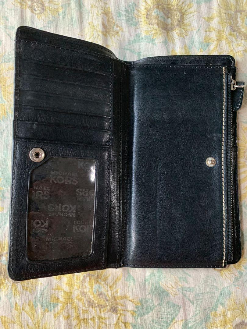 Michael Kors (Category: Wallets & Card holders) located in Binangonan. Submitted by joizeeful (Listing ID 1159121505, Image 3). Description: Super Nice No flaw Genuine leather Multiple card slots With jelly tag 100% original.
