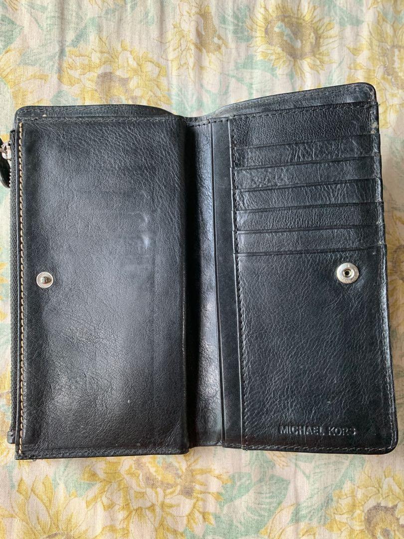 Michael Kors (Category: Wallets & Card holders) located in Binangonan. Submitted by joizeeful (Listing ID 1159121505, Image 2). Description: Super Nice No flaw Genuine leather Multiple card slots With jelly tag 100% original.