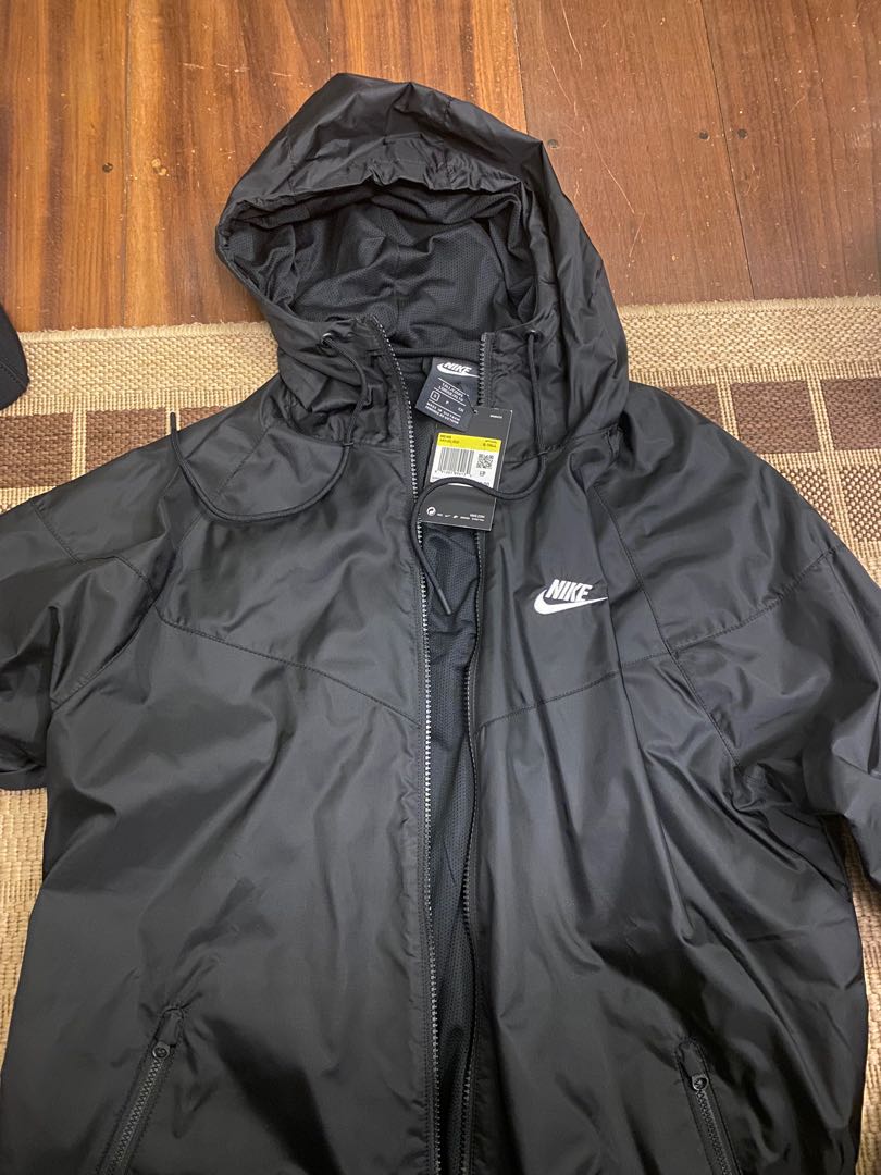 Nike Windbreaker in Black