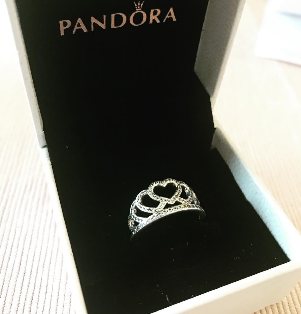 Pandora crown heart in silver ring 