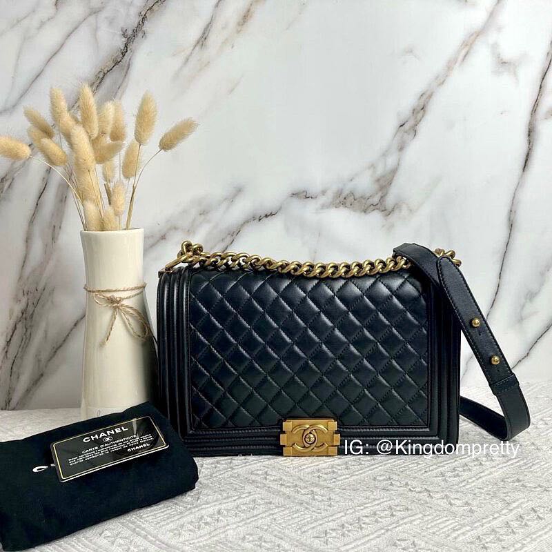 Pre-order Chanel Le Boy New Medium 28cm Quilted Flap Bag Gold Hardware GHW,  Luxury, Bags & Wallets on Carousell
