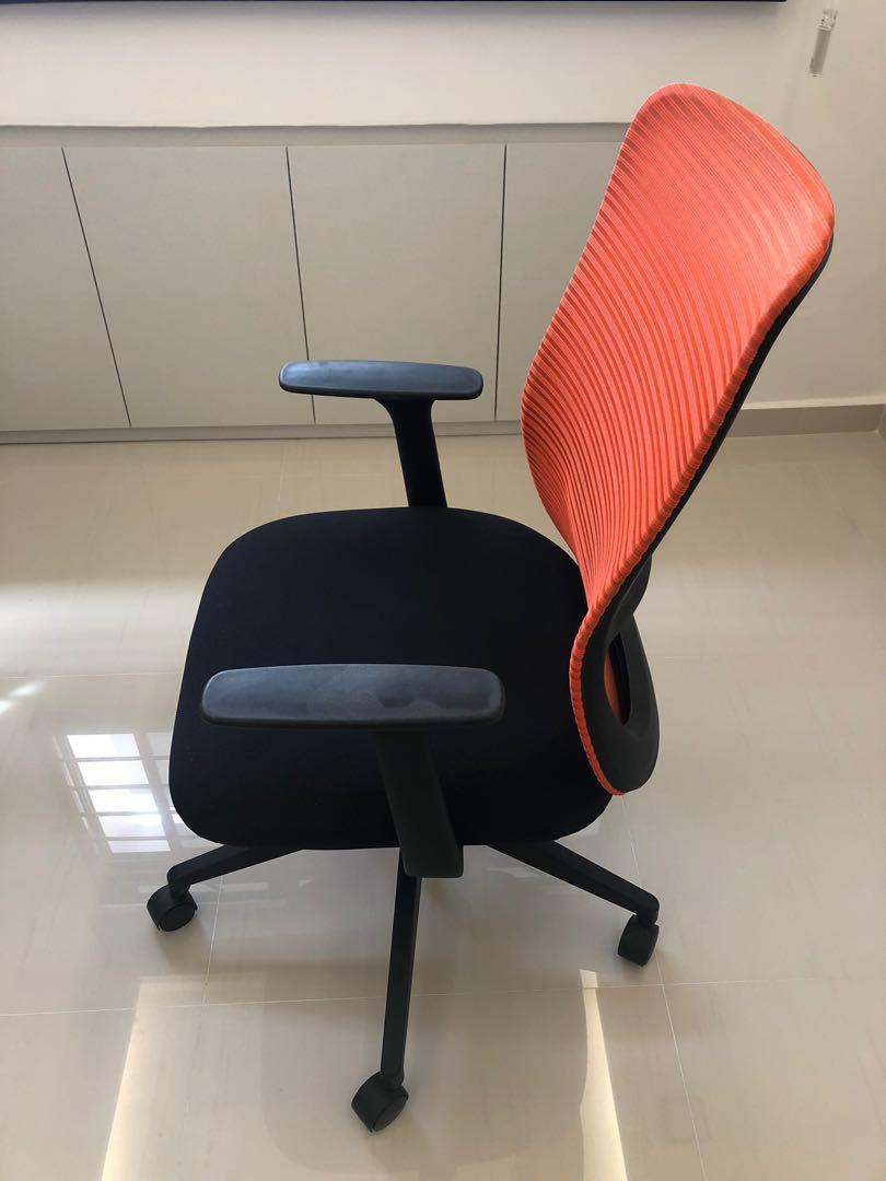Vhive Office Chair, Furniture & Home Living, Furniture, Chairs on Carousell
